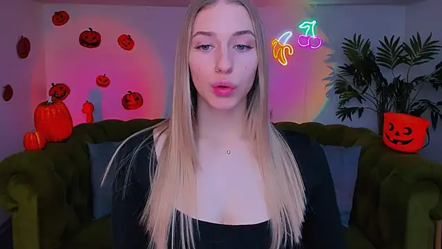 Snapshot of sassy_cutie chatting on 12, 11, 2025 sassy cutie online show from 12, 11, 2025