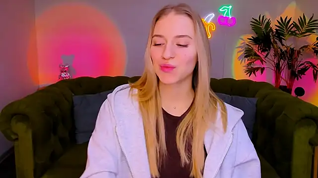 Snapshot of sassy_cutie chatting on 17, 11, 2025 sassy cutie online show from 17, 11, 2025