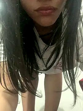 Snapshot of morenaamorr chatting on 3, 11, 2025 morenaamorr online show from 3, 11, 2025