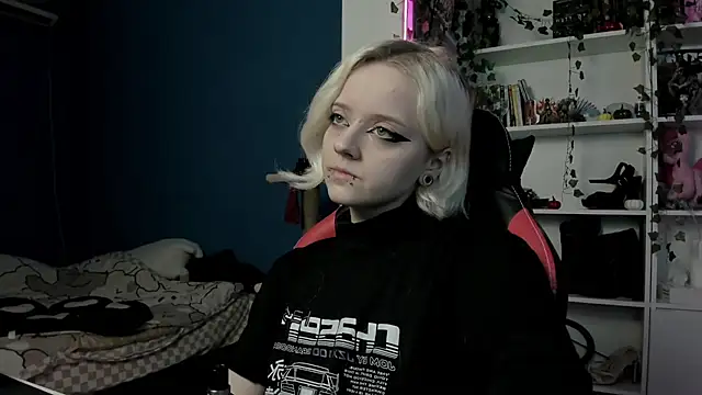 Snapshot of Holy_Mistress_S chatting on 7, 11, 2025 Holy Mistress S online show from 7, 11, 2025