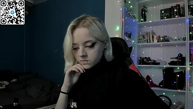 Snapshot of Holy_Mistress_S chatting on 14, 12, 2025 Holy Mistress S online show from 14, 12, 2025