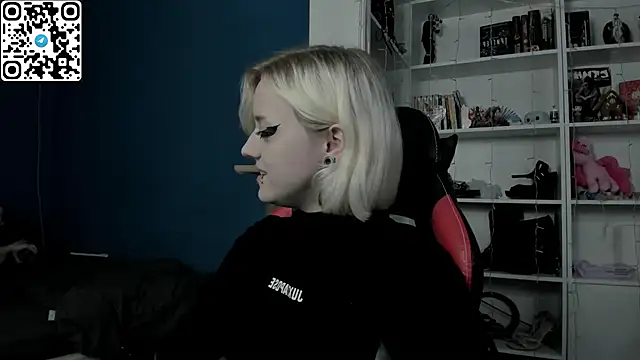 Holy Mistress S online show from 23, 12, 2025