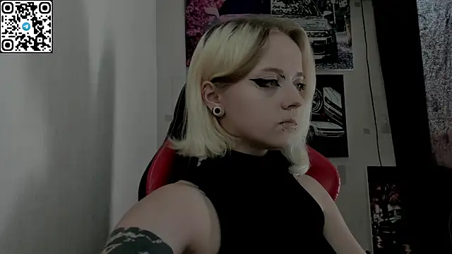Snapshot of Holy_Mistress_S chatting on 18, 7, 2026 Holy Mistress S online show from 18, 7, 2026
