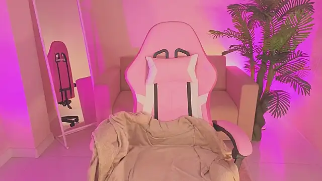 Snapshot of Linda_Sweetiest chatting on 5, 12, 2025 Linda Sweetiest online show from 5, 12, 2025