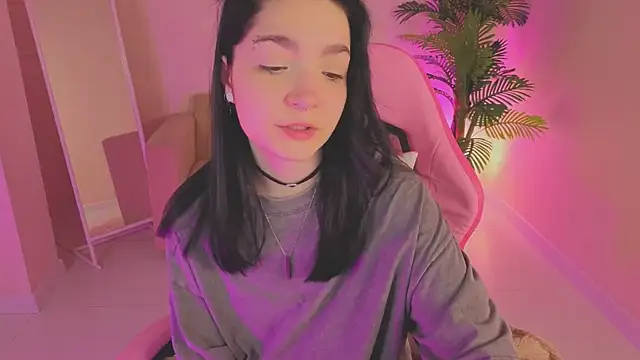 Snapshot of Linda_Sweetiest chatting on 18, 12, 2025 Linda Sweetiest online show from 18, 12, 2025