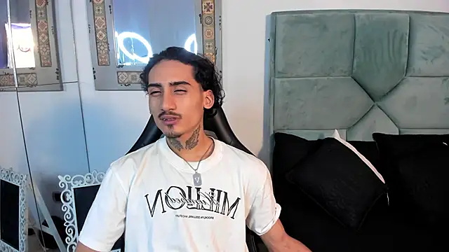 Snapshot of Mr_Strike chatting on 28, 10, 2025 Mr Strike online show from 28, 10, 2025