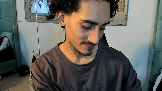 Snapshot of Mr_Strike chatting on 2, 11, 2025 Mr Strike online show from 2, 11, 2025