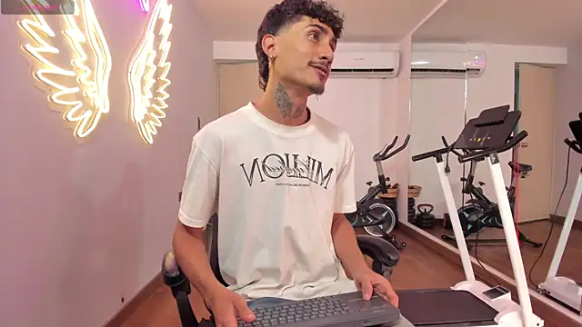 Snapshot of Mr_Strike chatting on 8, 11, 2025 Mr Strike online show from 8, 11, 2025