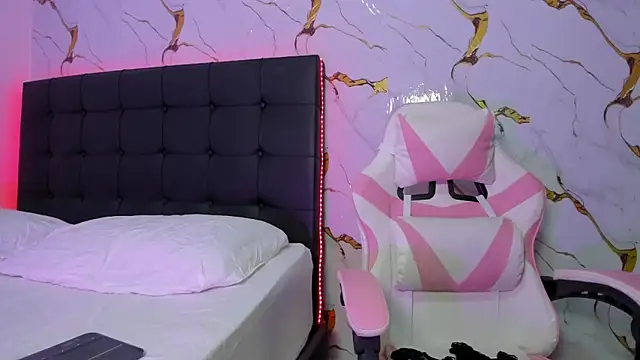 Scarlet DLuce online show from 13, 4, 2026