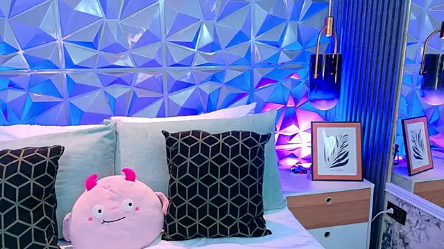 AdelineJhones online show from 30, 3, 2026