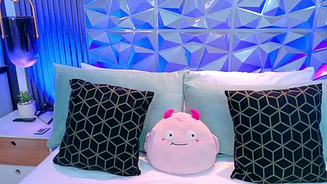 AdelineJhones online show from 6, 4, 2026