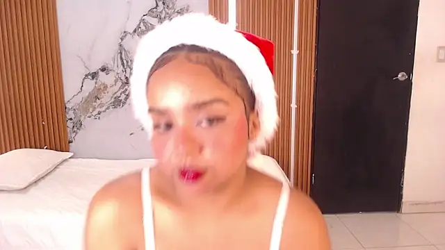 Snapshot of rosselyn_ chatting on 13, 12, 2025 rosselyn online show from 13, 12, 2025