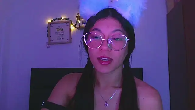 Snapshot of LissyM chatting on 26, 11, 2025 LissyM online show from 26, 11, 2025