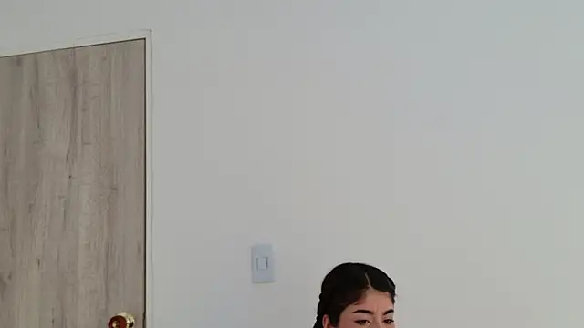 LisaMartinez34 online show from 27, 10, 2025