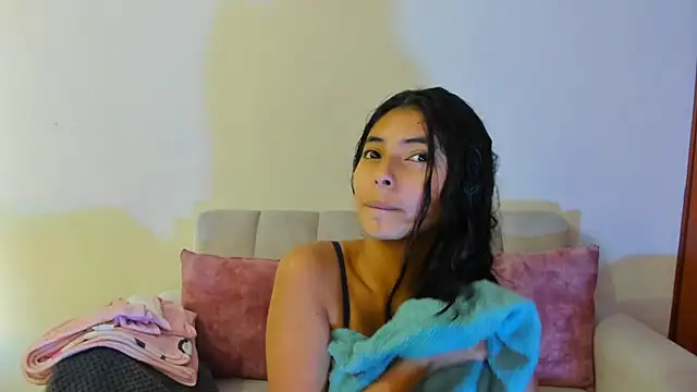 Snapshot of miadaviesx chatting on 9, 11, 2025 miadaviesx online show from 9, 11, 2025