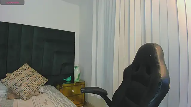 Snapshot of EmmaCarther chatting on 11, 11, 2025 EmmaCarther online show from 11, 11, 2025