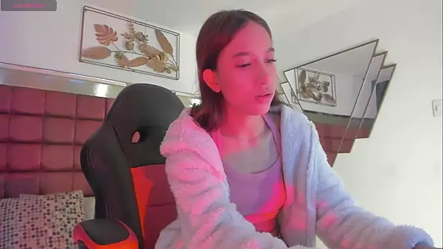 Snapshot of EmmaCarther chatting on 23, 11, 2025 EmmaCarther online show from 23, 11, 2025