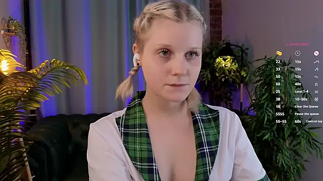 Snapshot of ShineJoan chatting on 11, 11, 2025 ShineJoan online show from 11, 11, 2025