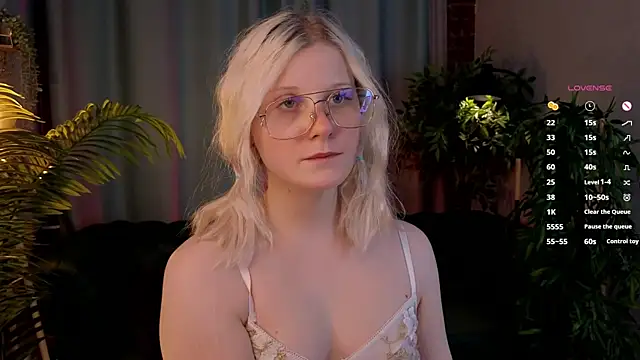 Snapshot of ShineJoan chatting on 12, 11, 2025 ShineJoan online show from 12, 11, 2025