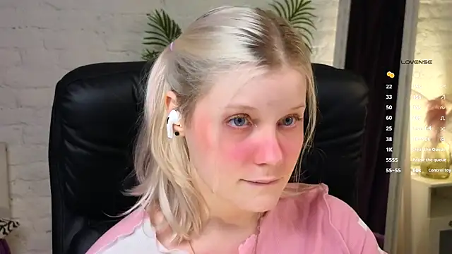 Snapshot of ShineJoan chatting on 16, 11, 2025 ShineJoan online show from 16, 11, 2025