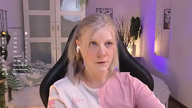 Snapshot of ShineJoan chatting on 22, 11, 2025 ShineJoan online show from 22, 11, 2025