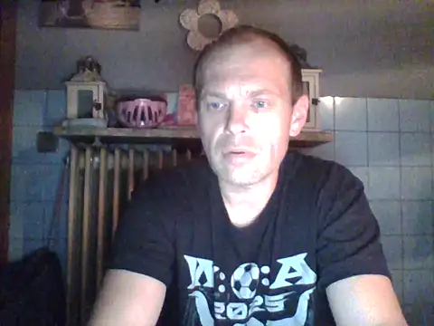 Snapshot of tommy3300 chatting on 22, 10, 2025 tommy3300 online show from 22, 10, 2025