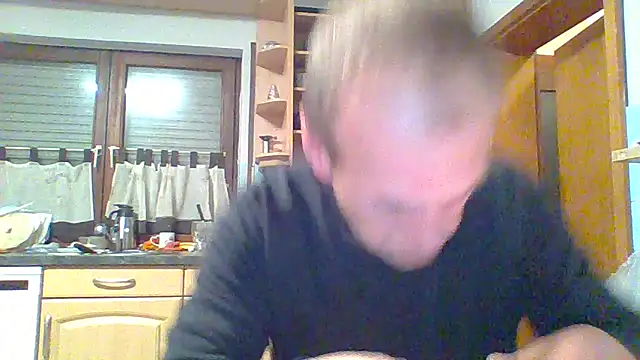 Snapshot of tommy3300 chatting on 5, 11, 2025 tommy3300 online show from 5, 11, 2025