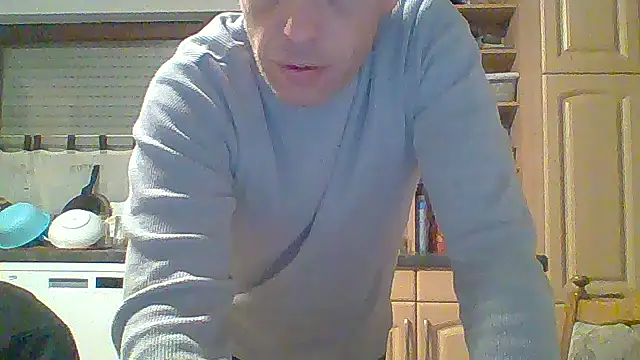 Snapshot of tommy3300 chatting on 6, 11, 2025 tommy3300 online show from 6, 11, 2025