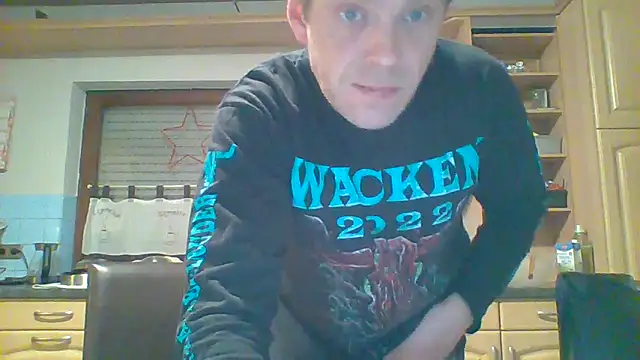 Snapshot of tommy3300 chatting on 22, 12, 2025 tommy3300 online show from 22, 12, 2025