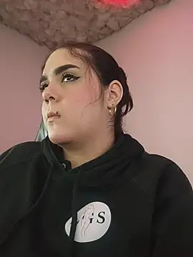 mirandahvelez online show from 5, 11, 2025