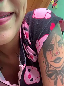 Snapshot of Emilyy-18 chatting on 28, 10, 2025 Emilyy-18 online show from 28, 10, 2025