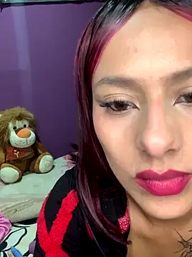 Snapshot of Emilyy-18 chatting on 4, 11, 2025 Emilyy-18 online show from 4, 11, 2025