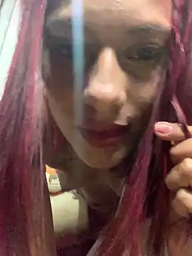 Snapshot of Emilyy-18 chatting on 5, 11, 2025 Emilyy-18 online show from 5, 11, 2025