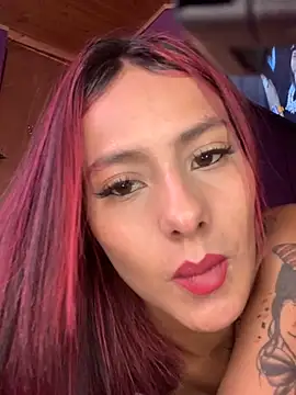 Snapshot of Emilyy-18 chatting on 9, 11, 2025 Emilyy-18 online show from 9, 11, 2025