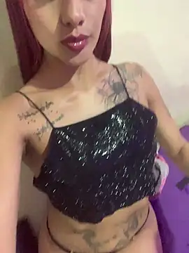 Snapshot of Emilyy-18 chatting on 12, 11, 2025 Emilyy-18 online show from 12, 11, 2025