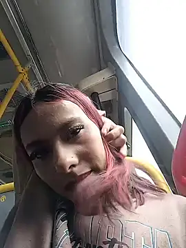 Snapshot of Emilyy-18 chatting on 15, 11, 2025 Emilyy-18 online show from 15, 11, 2025