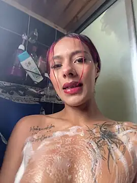 Snapshot of Emilyy-18 chatting on 24, 11, 2025 Emilyy-18 online show from 24, 11, 2025