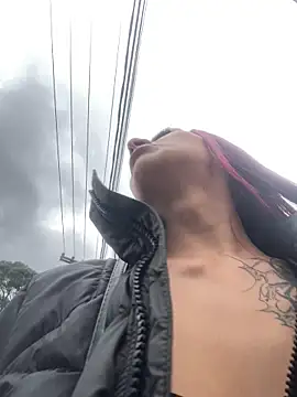 Snapshot of Emilyy-18 chatting on 30, 11, 2025 Emilyy-18 online show from 30, 11, 2025