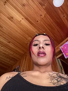 Snapshot of Emilyy-18 chatting on 4, 12, 2025 Emilyy-18 online show from 4, 12, 2025