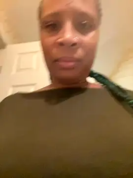 Snapshot of CreammieDelite chatting on 29, 10, 2025 CreammieDelite online show from 29, 10, 2025