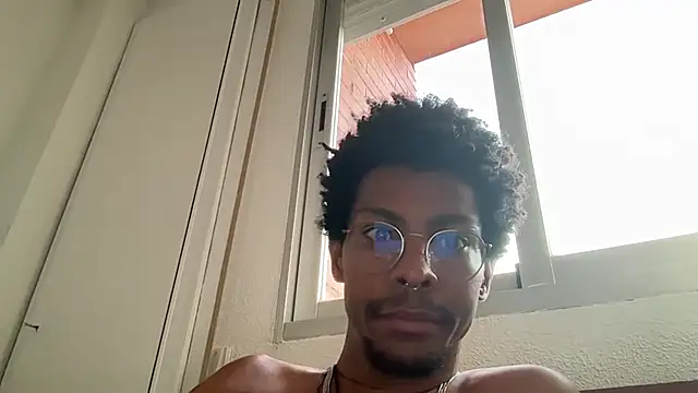 Snapshot of Albert_Madrid chatting on 3, 7, 2026 Albert Madrid online show from 3, 7, 2026