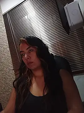 lili hiugs online show from 2, 11, 2025