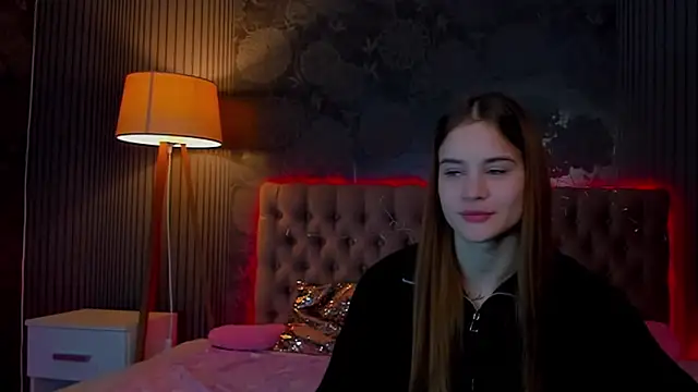 Snapshot of LuisaClover chatting on 29, 11, 2025 LuisaClover online show from 29, 11, 2025