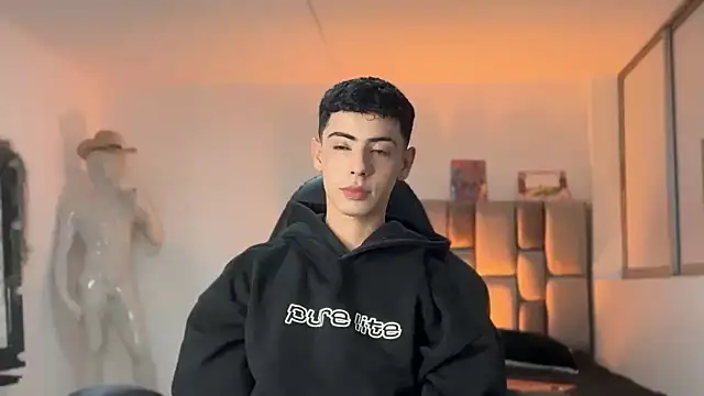 Sebastian Reed online show from 2, 3, 2026