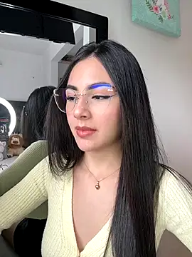 IslaCole online show from 6, 11, 2025