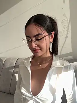 Snapshot of IslaCole chatting on 23, 4, 2026 IslaCole online show from 23, 4, 2026