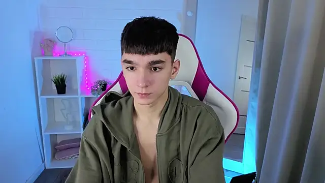 Snapshot of YamiTwink chatting on 22, 11, 2025 YamiTwink online show from 22, 11, 2025