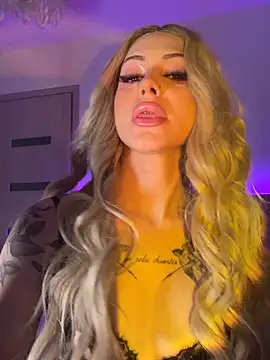 Snapshot of NovaPearl chatting on 1, 11, 2025 NovaPearl online show from 1, 11, 2025