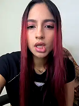 Snapshot of SofiCastro09_ chatting on 29, 10, 2025 SofiCastro09  online show from 29, 10, 2025