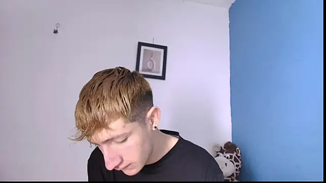 Snapshot of Erick_Taylor3 chatting on 22, 4, 2026 Erick Taylor3 online show from 22, 4, 2026